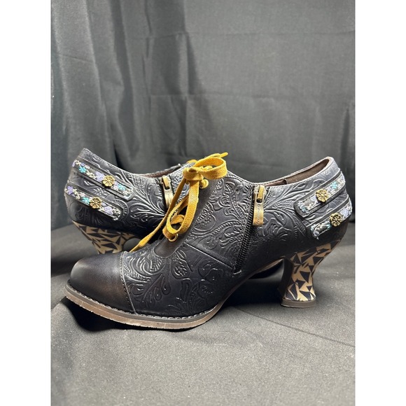 L'Artiste by Spring Step Shoes - L'Artiste Spring Step Black Leather Floral Embossed Lace Up Booties Shoes